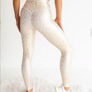 Beyond athletica leopard Apex legging